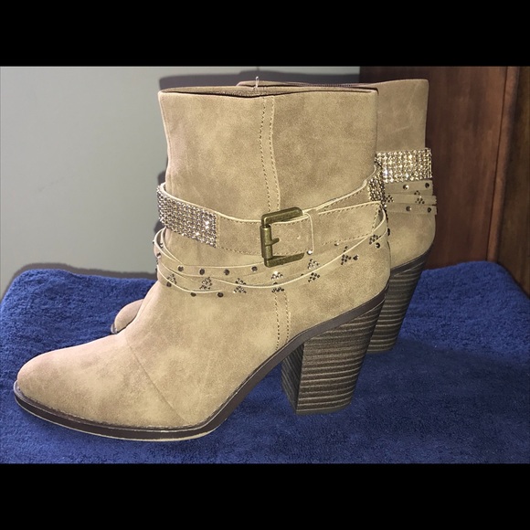 Women’s Ankle Boots - Picture 3 of 5